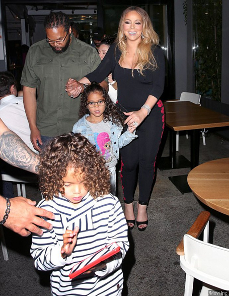 Mariah Carey flashes skimpy thong at dinner with twins | mcarchives.com