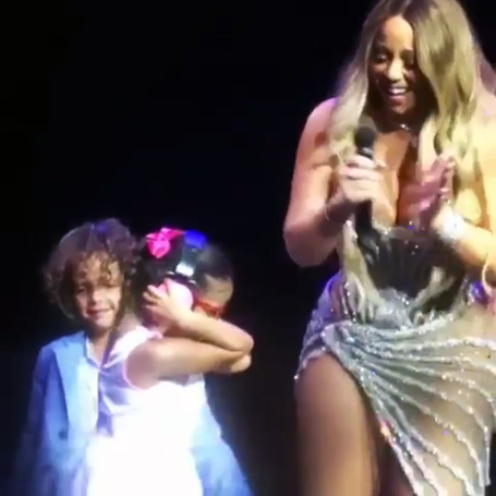 Dem Babies performing alongside Mariah Carey  | mcarchives.com