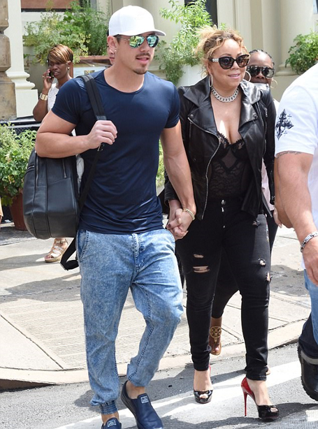Mariah lovingly holds hands with toyboy Bryan Tanaka | mcarchives.com