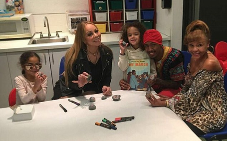 Mariah Carey and Nick Cannon take their twins to museum | mcarchives.com