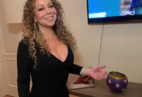 Mariah Carey's reaction couldn't be more perfect | mcarchives.com