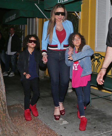 Mariah leaves a West Hollywood restaurant with twin kids | mcarchives.com