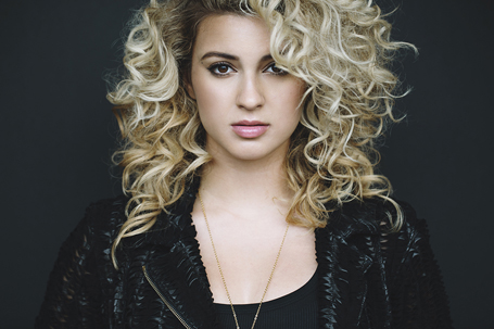 Tori Kelly and Jojo believe in their live cover | mcarchives.com