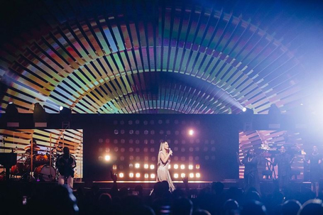 Concert review: Mariah Carey's vocal range in fine form | mcarchives.com