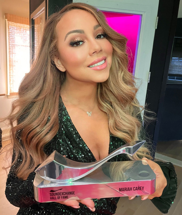 Mariah presented with the SoundExchange award | mcarchives.com