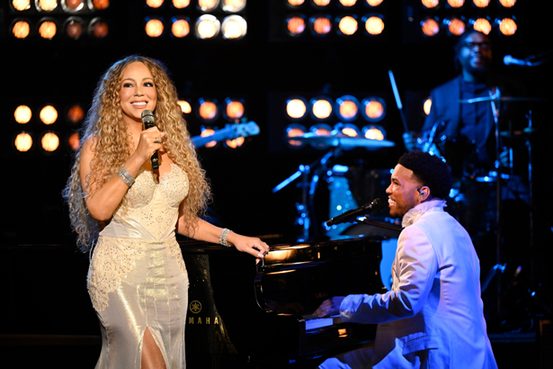 Mariah Carey performs Play This Song on Fallon | mcarchives.com