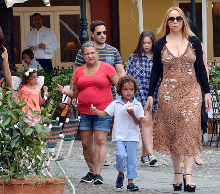 Mariah Carey tucks into a tasty Italian lunch | mcarchives.com