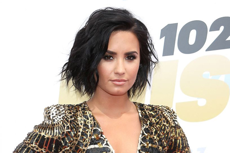 Here's why Demi Lovato quit Twitter and Instagram | mcarchives.com