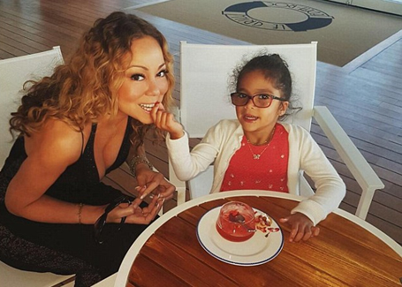 Yachting with mommy | mcarchives.com